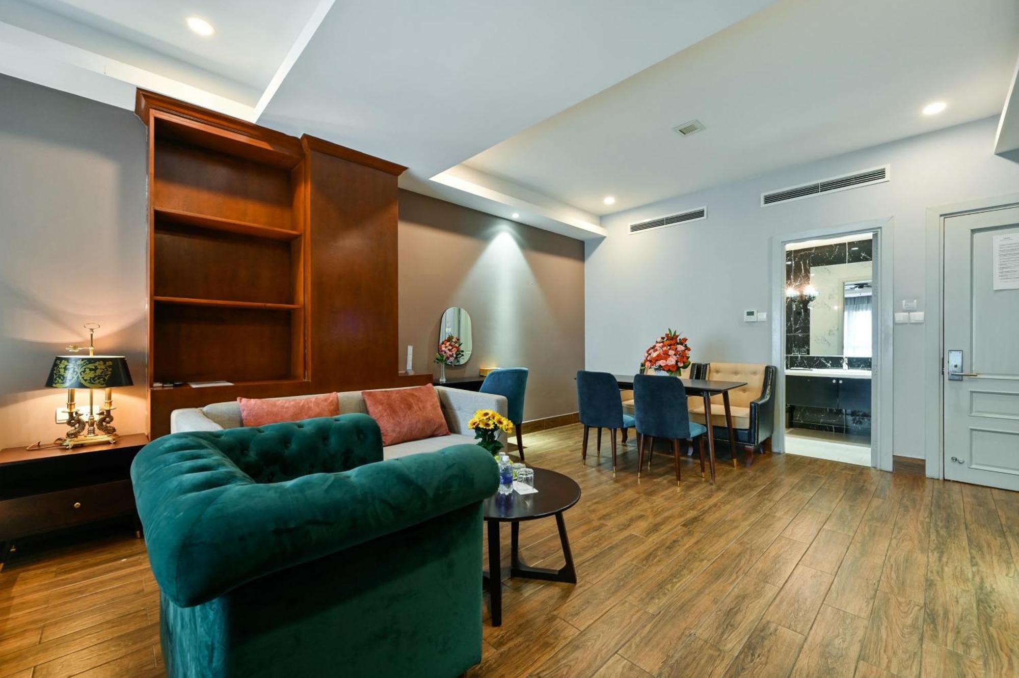 California Saigon Hotel & Rooftop Pool Ho Chi Minh City Bagian luar foto