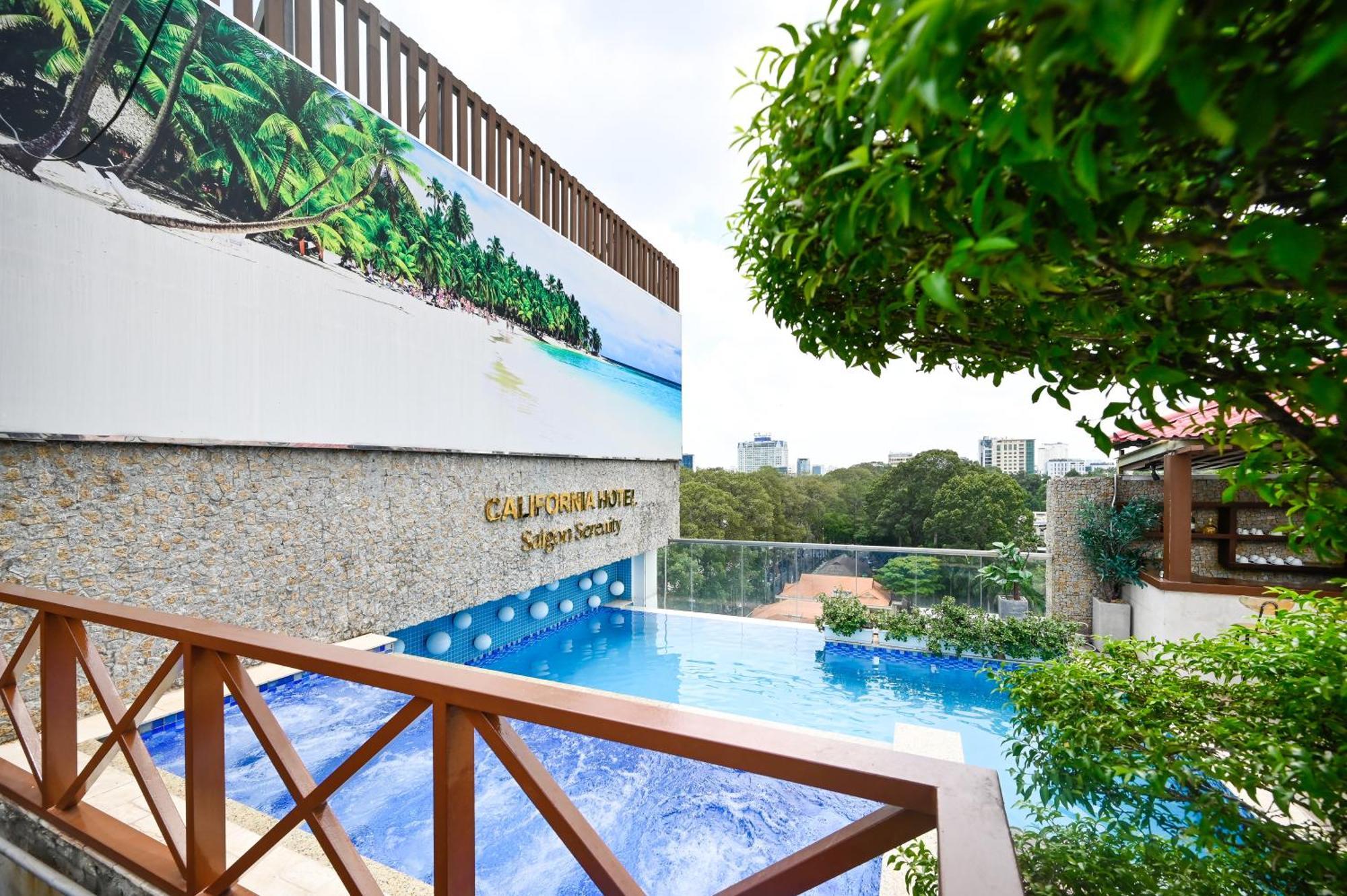 California Saigon Hotel & Rooftop Pool Ho Chi Minh City Bagian luar foto