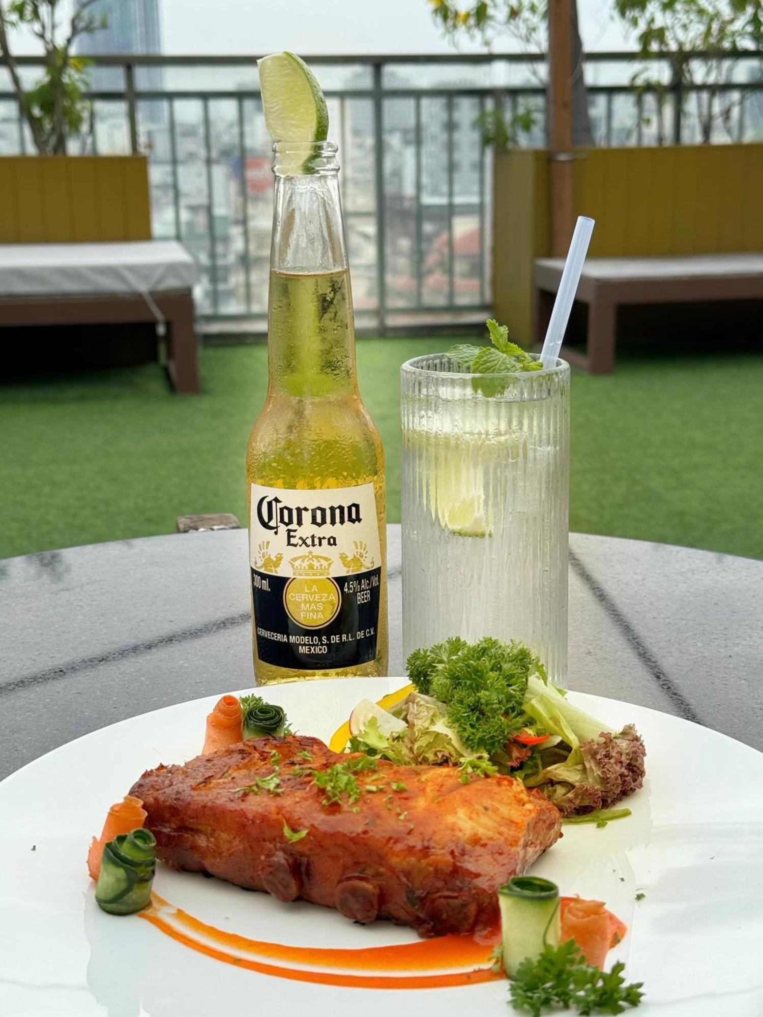 California Saigon Hotel & Rooftop Pool Ho Chi Minh City Bagian luar foto